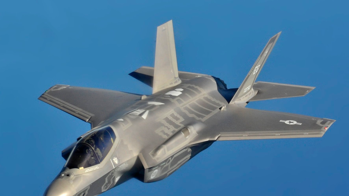 Venezuela denuncia incursión militar aérea de Estados Unidos que puso en 'riesgo' un vuelo comercial de una aerolínea de Colombia