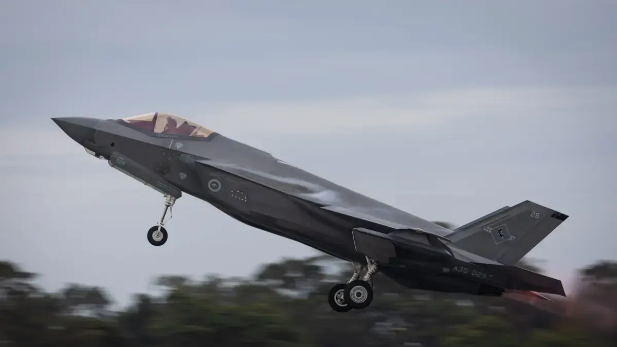 Velocidad, sigilo y letalidad: así son los F-35 que Estados Unidos desplegará a una base aérea en Puerto Rico en medio de la tensión con Venezuela
