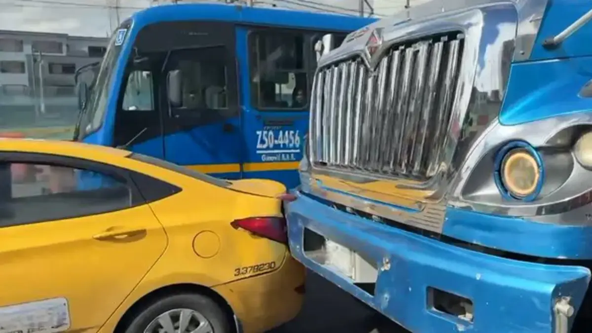Movilidad en Bogotá hoy 8 de septiembre: siniestro vial entre volqueta y taxi causa congestión vehicular en la avenida Suba