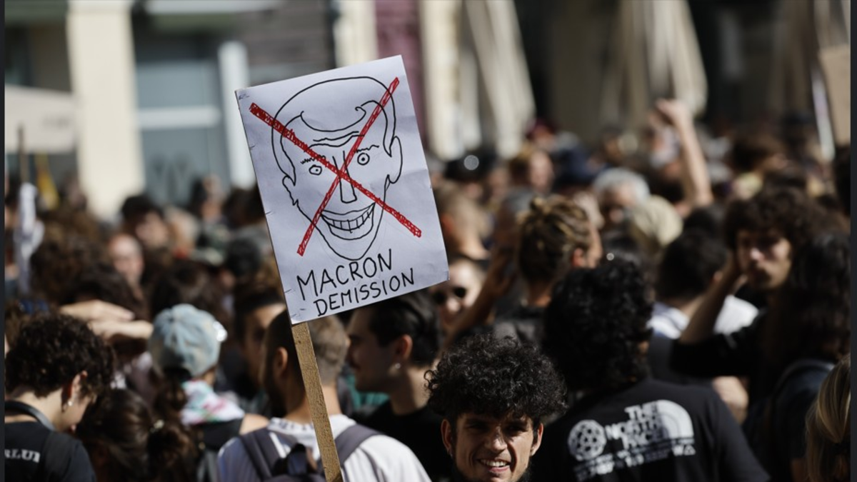 Protesti v Srbiji in Nepalu zaradi korupcije in policijskega nasilja