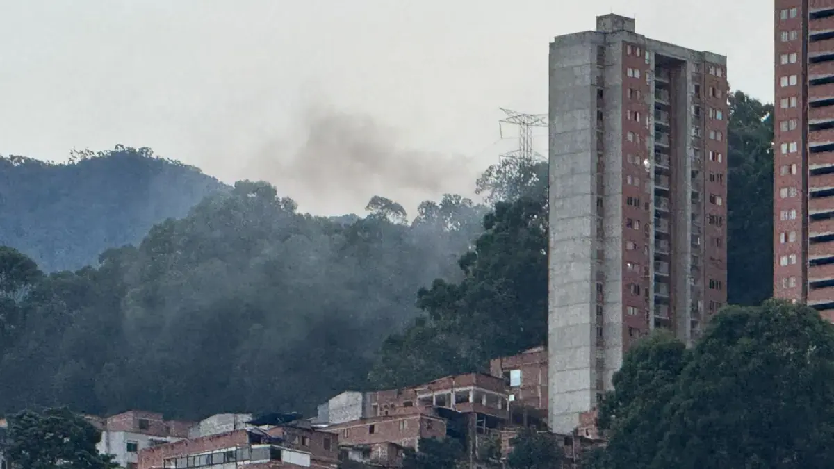 Realizan nueva detonación controlada de explosivos en el lugar del ataque a torre de energía en Medellín: personal experto sigue en la zona
