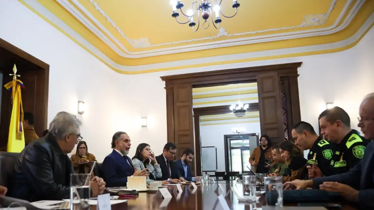 Armando Benedetti y Augusto Rodríguez aseguran que no existen suficientes vehículos de protección para cubrir la contienda electoral para el 2026