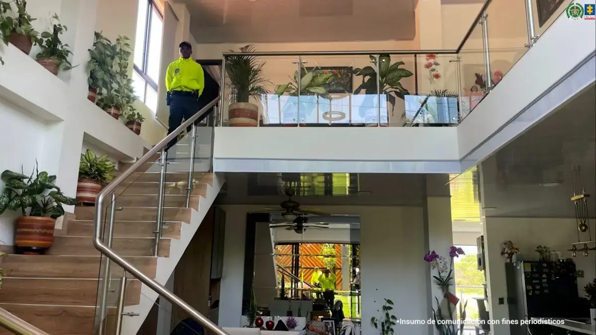 Golpe a 'Los del Cero': decomisaron bienes que habrían adquirido con explotación ilegal de oro en Antioquia