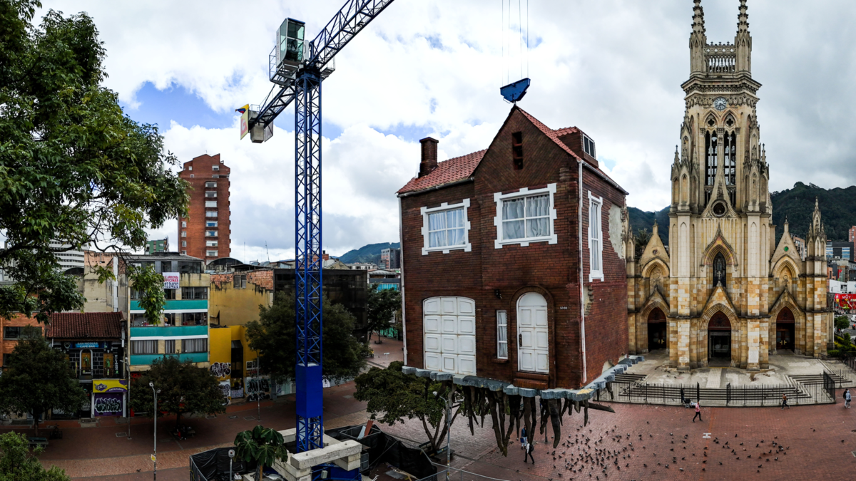Leandro Elrich, ¿quién es el artista argentino que suspendió una casa en el aire en la plaza de Lourdes?