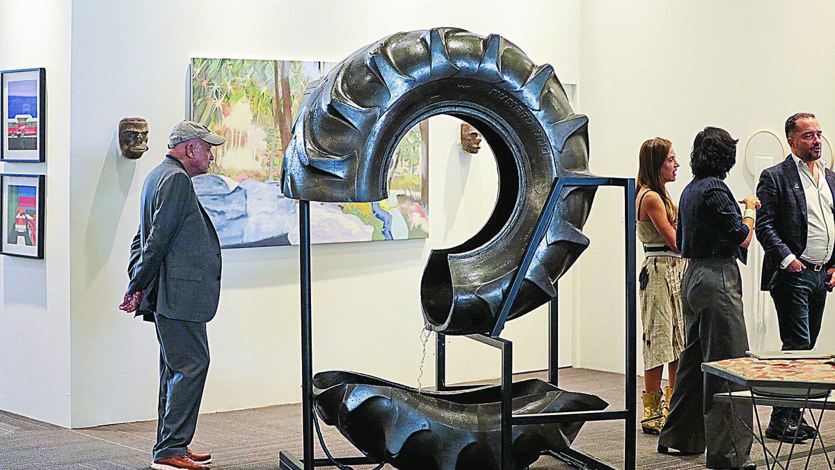 ¡Empezó ArtBo! ¿Qué hay para ver (y comprar) en la feria de arte más importante de Colombia?