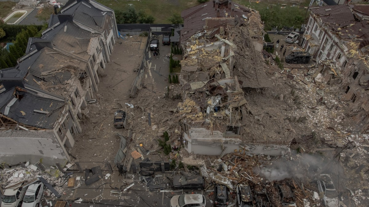 Rusia lanza ataque nocturno contra Ucrania con 500 drones y más de 40 misiles que deja al menos 4 muertos en Kiev, entre ellos una niña de 14 años