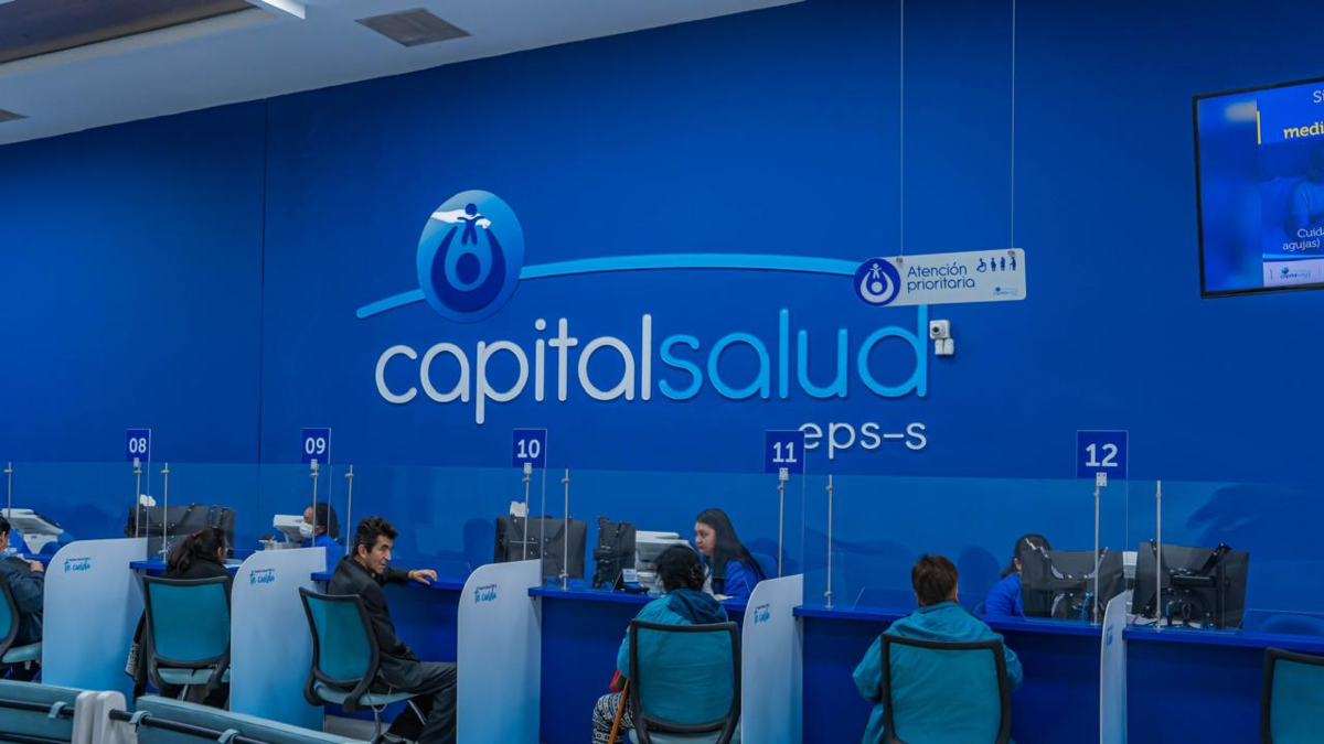 Se acabó el papeleo: Capital Salud elimina el 80 por ciento de las autorizaciones para reclamar medicamentos y amplía su red de farmacias