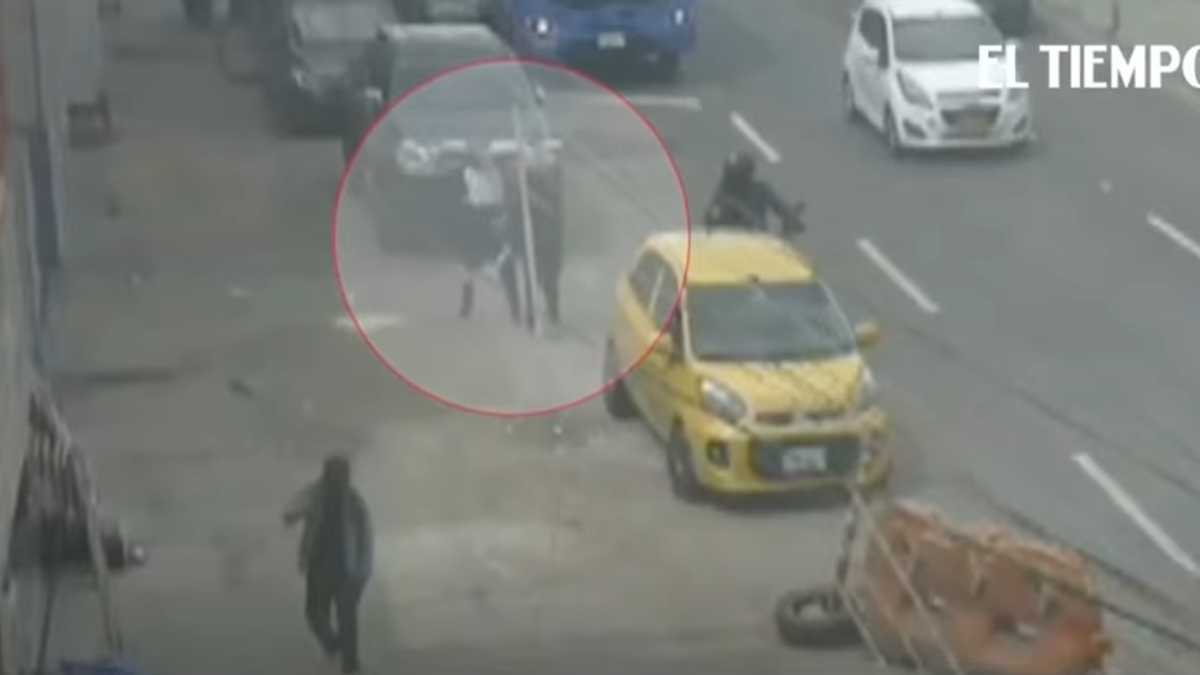 Video: un ladrón muerto y otro herido, luego que un policía frustra asalto en Puente Aranda
