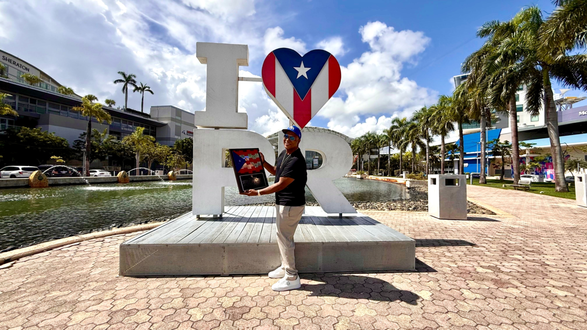 Porto Riko Salsa'nın Ulusal Günü'nde Vallecaucano şarkıcısı Willy García'ya yapılan duygusal ve tarihi haraç