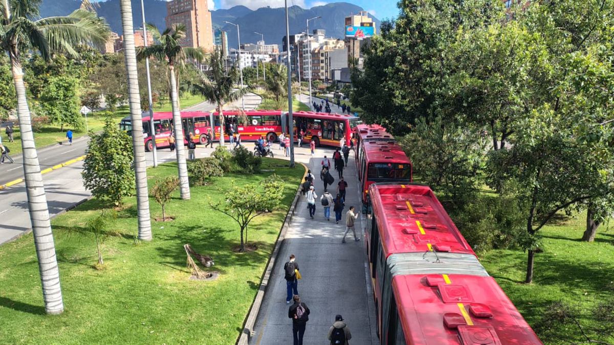 Marchas hoy 7 de octubre en Bogotá: seis estaciones de TransMilenio en la calle 26 cerradas por manifestaciones; continúan desvíos de Sitp