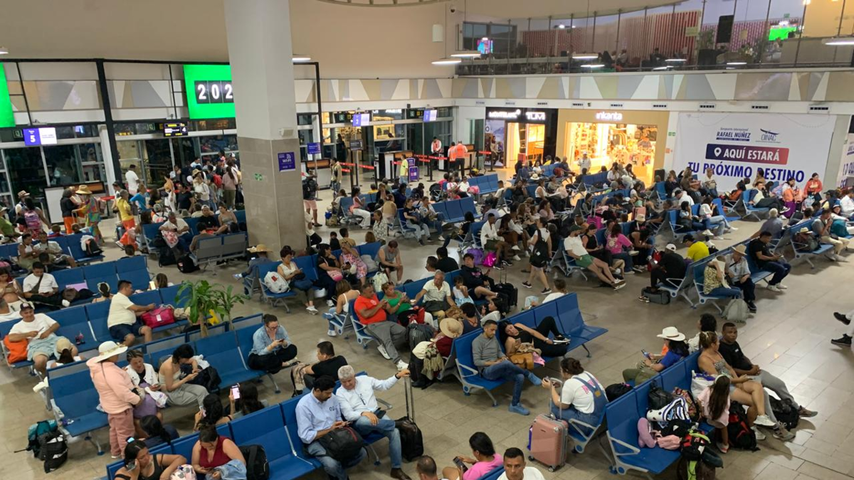 El Aeropuerto Rafael Núñez de Cartagena enfrenta su mayor crisis: obras de ampliación paralizadas y riesgo de colapso por alta demanda de pasajeros