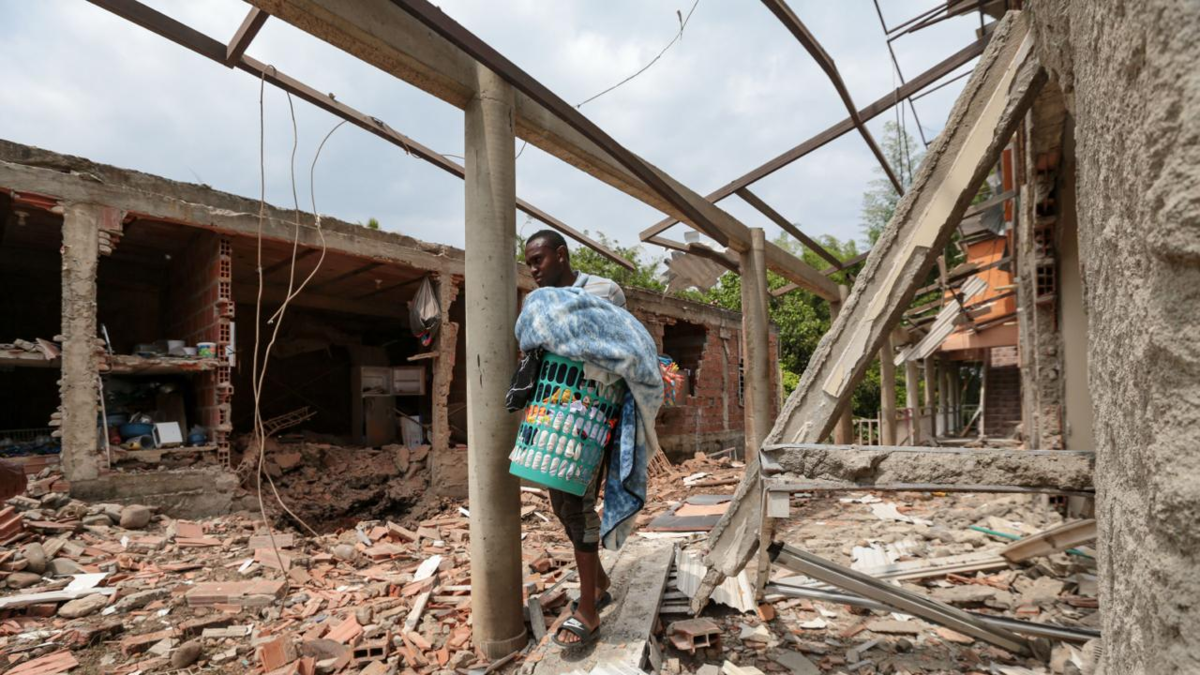 'Uno de los dos cilindros bomba contra la Policía explotó antes y cayó en una casa': nuevos detalles del atentado en Jamundí, Valle del Cauca