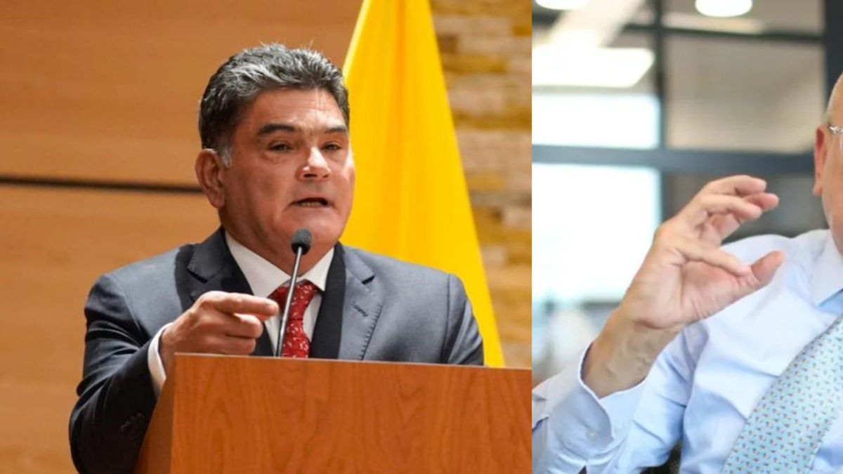 Procuraduría abre investigación contra el ministro Eduardo Montealegre por llamar a Álvaro Uribe 'criminal de guerra'