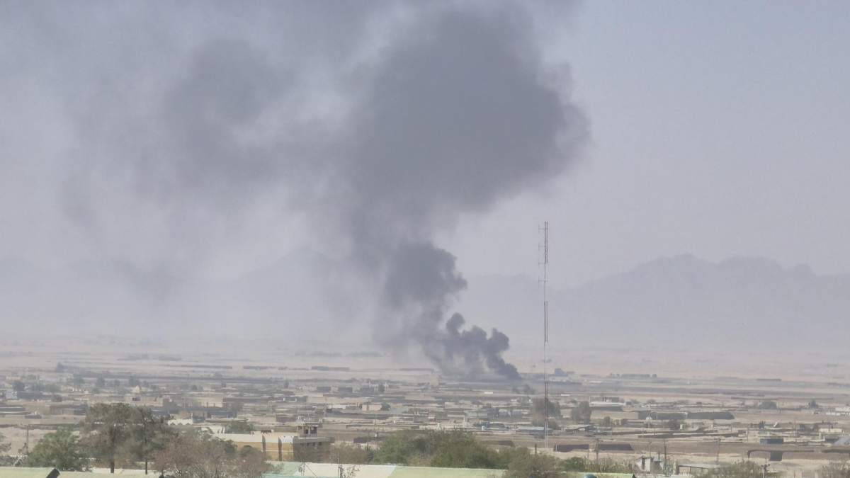 Crece la tensión entre Afganistán y Pakistán: nuevos enfrentamientos armados en la frontera dejan 'docenas' de muertos de ambos bandos
