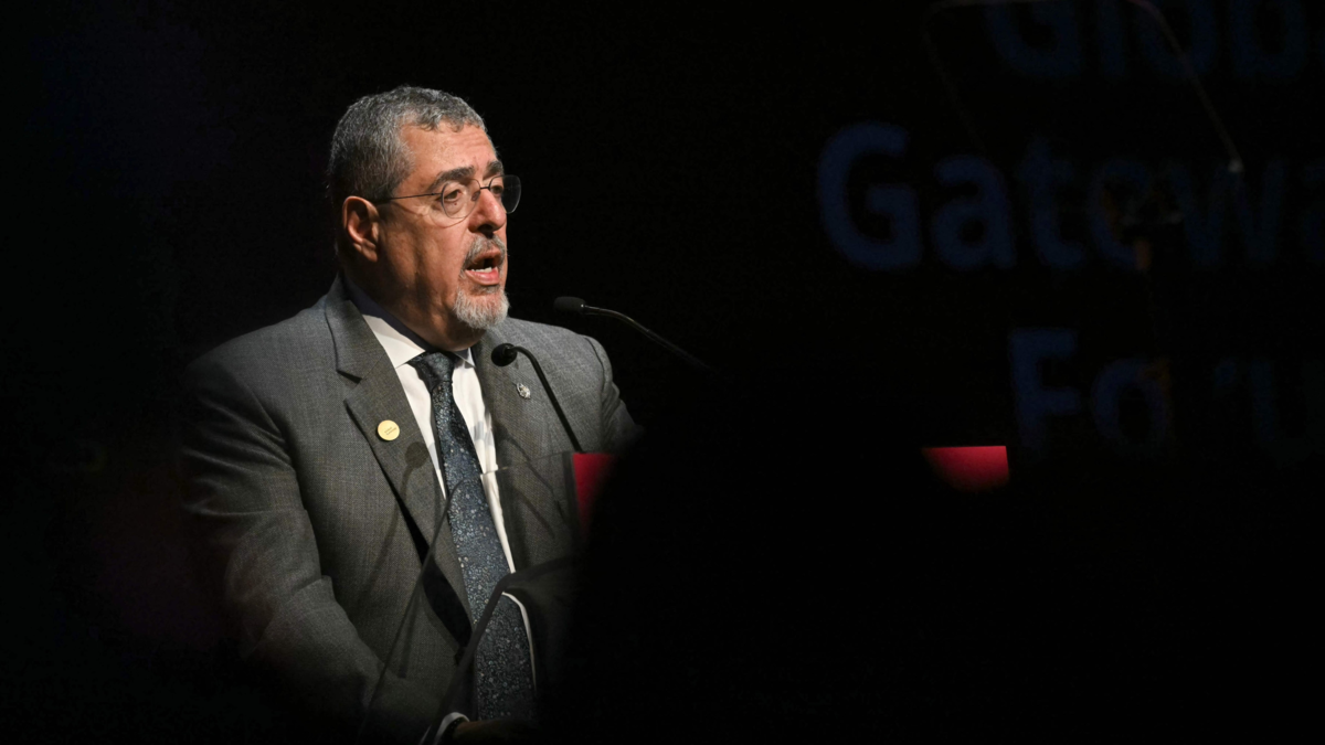 Presidente de Guatemala destituye a cúpula de seguridad por fuga de pandilleros y promete construir cárcel para 2.000 de ellos