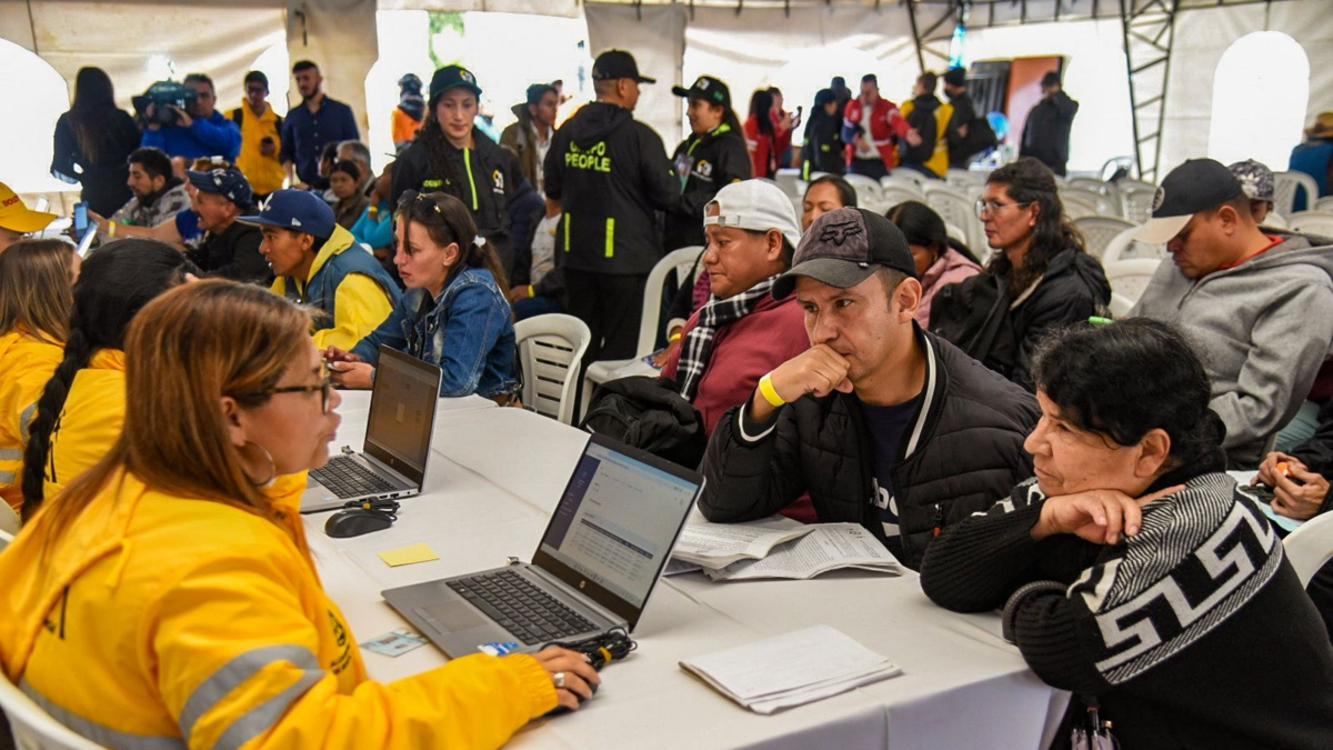 Cerca de 600 vendedores informales accedieron a servicios sociales en la feria ‘La SeptiMás Incluyente’, en Bogotá