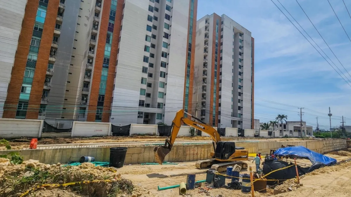 Gran Vía entre Barranquilla y Puerto Colombia vuelve a quedar en vilo: venció el plazo y comerciantes reclaman por los retrasos de la obra y su futuro