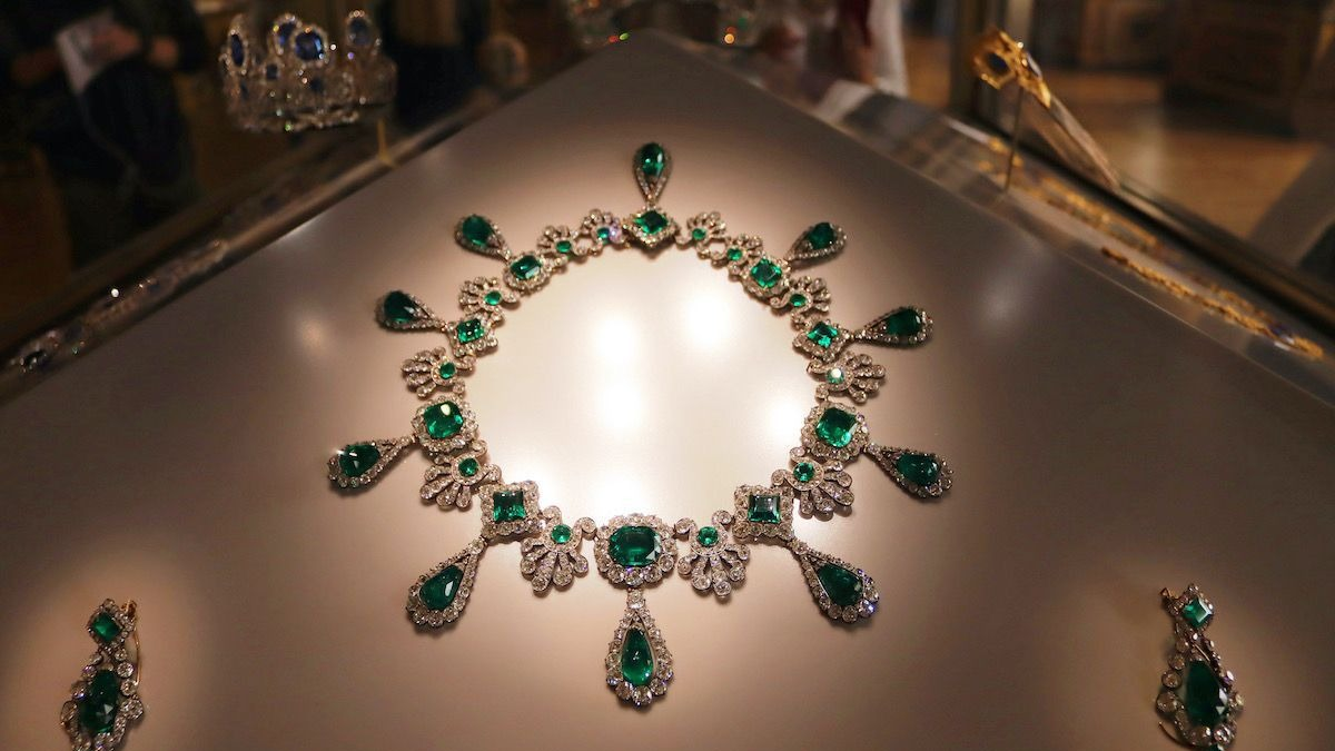Las 32 esmeraldas colombianas de Muzo, Boyacá, es una de las icónicas joyas robadas en el Museo del Louvre, en París: su historia