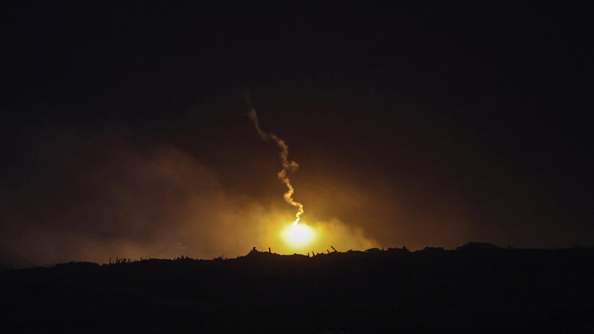 Izraelski napadi na Gazo zahtevali več deset življenj, Trump kljub temu optimističen glede premirja