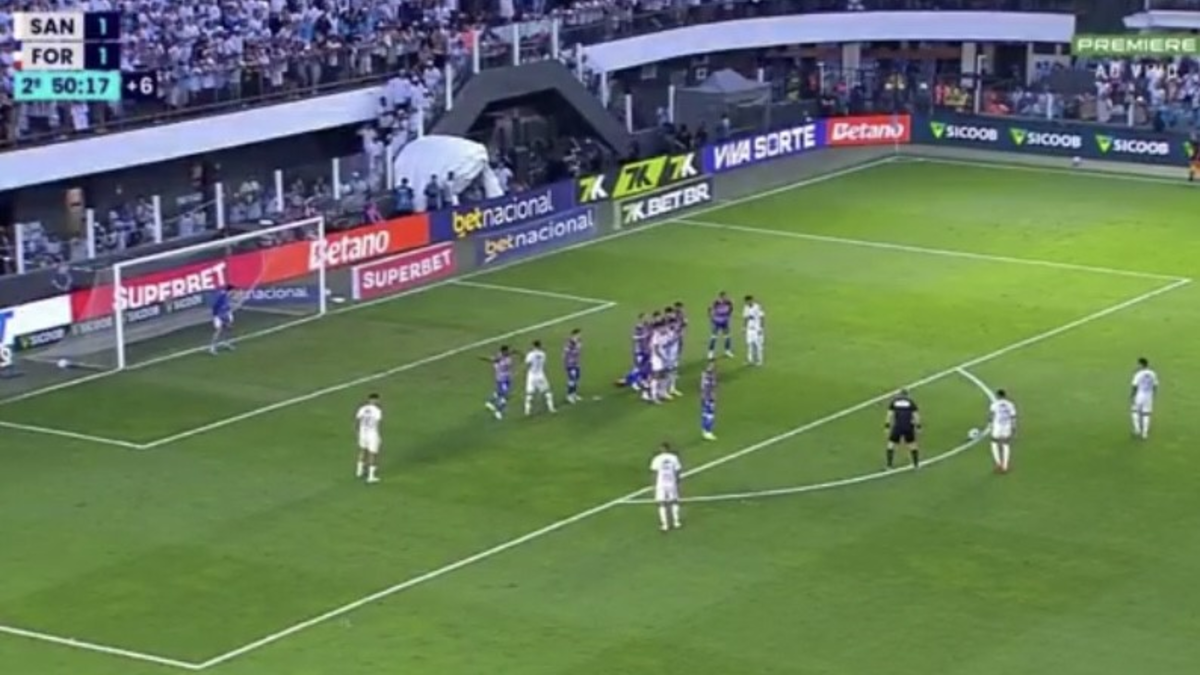 Tiro libre con 'paradinha', el último invento de Neymar le da la vuelta al mundo; casi es un golazo: video