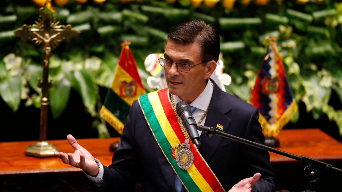 Tras asumir presidencia, Rodrigo Paz promete que Bolivia 'nunca más' estará 'de espalda al mundo'