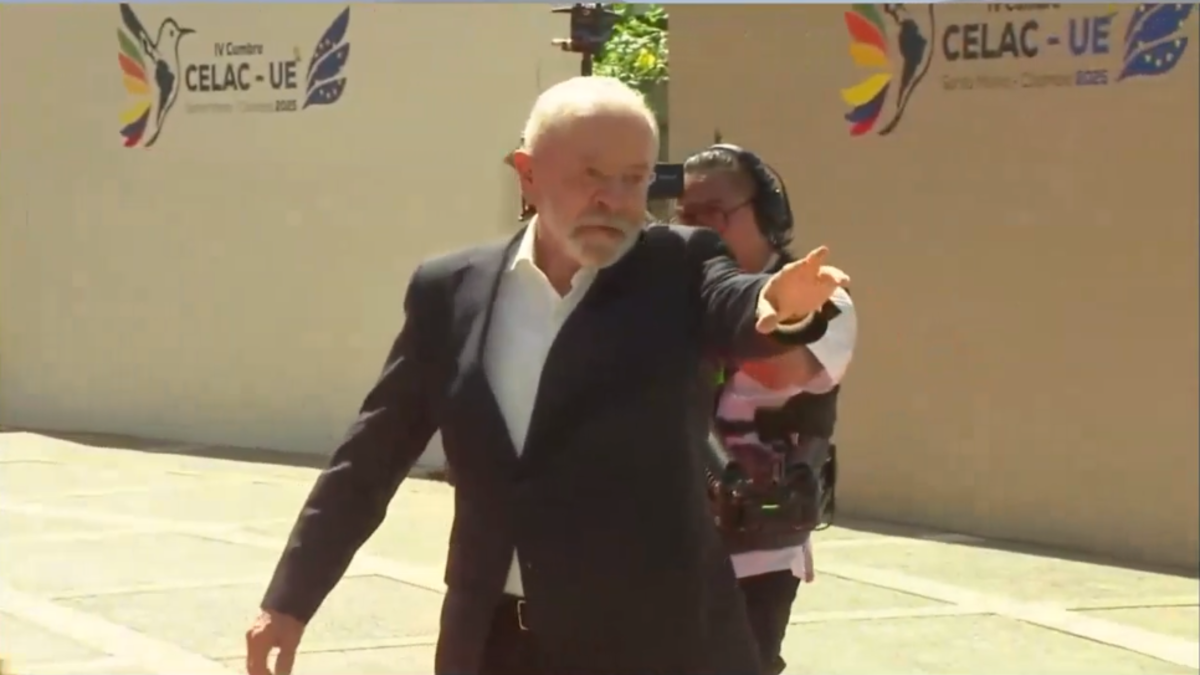 Llega Lula da Silva, presidente de Brasil, a la cumbre CELAC - UE en Santa Marta: se reunirá con el presidente Petro