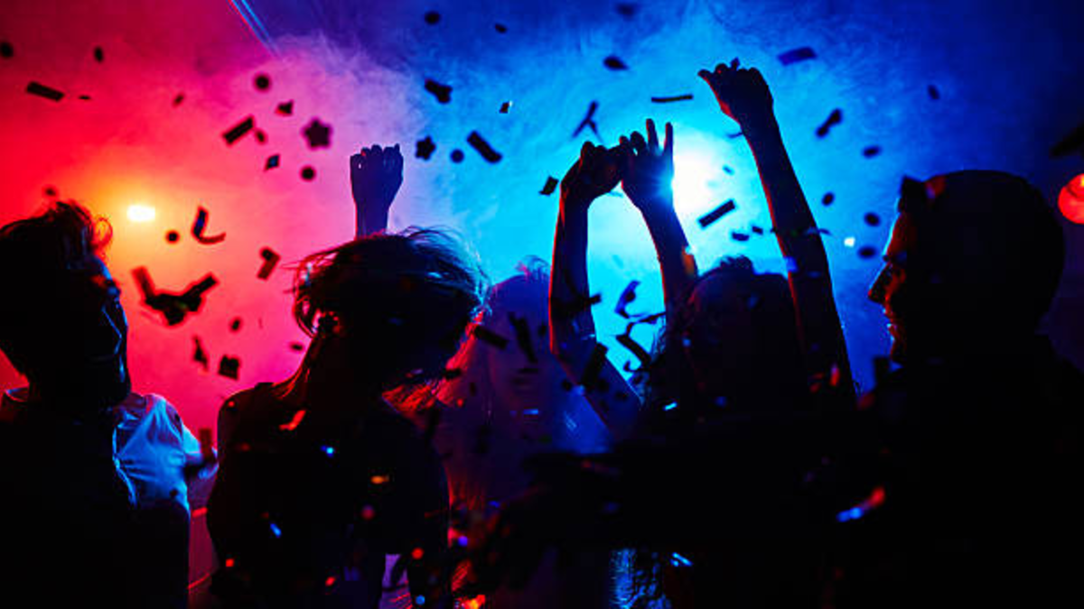 ¿Por qué el mundo quiere rumbear en Medellín? Las claves de la ciudad para ingresar al 'Top 50' de los mejores destinos de vida nocturna para 2026