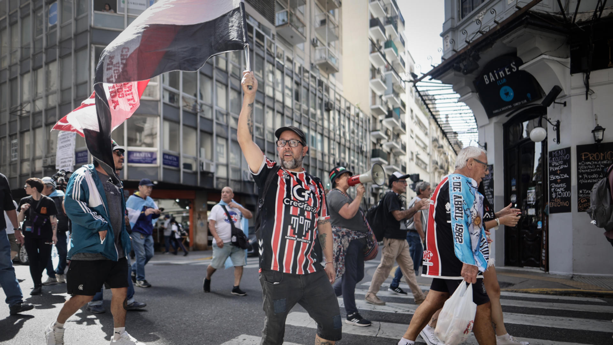 Jubilados y trabajadores protestan contra el ajuste de Milei y su plan de reforma laboral