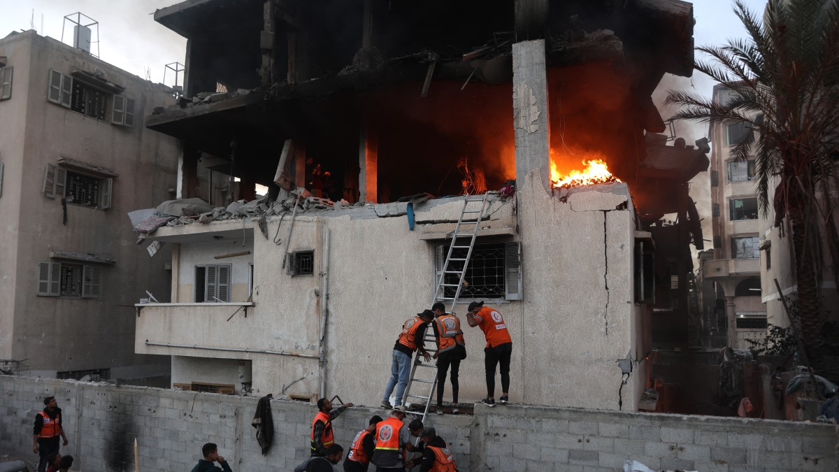 Al menos 22 muertos en nueva ola de bombardeos israelíes en Gaza: Ejército asegura que fue en respuesta al ataque de 'un terrorista armado'