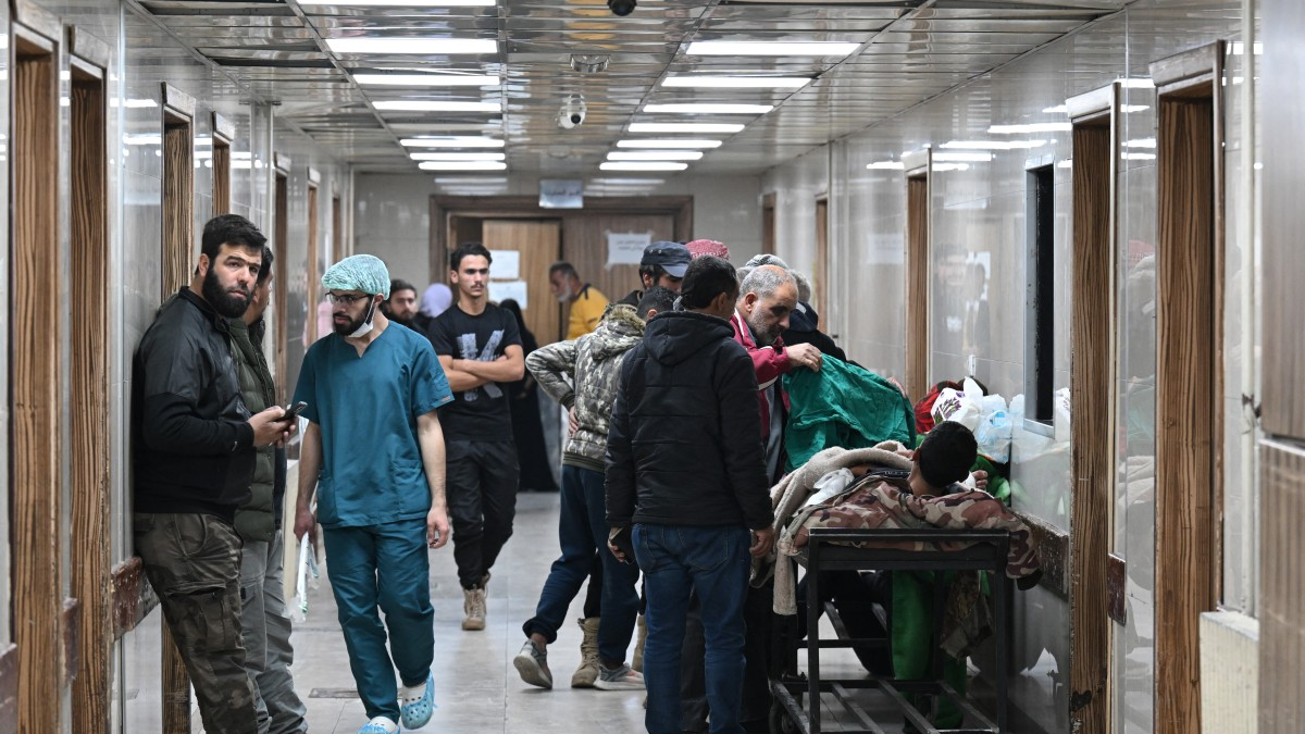 Ataque israelí mata a 13 personas en el sur de Siria y provoca denuncias de 'crimen de guerra' del Gobierno sirio