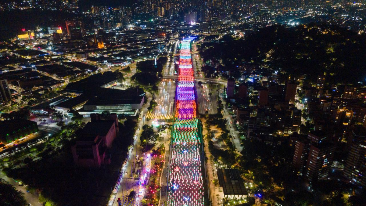 Turismo navideño en Medellín: alumbrados, brillo y color que iluminan la economía local con más de 140 millones de dólares en ingresos