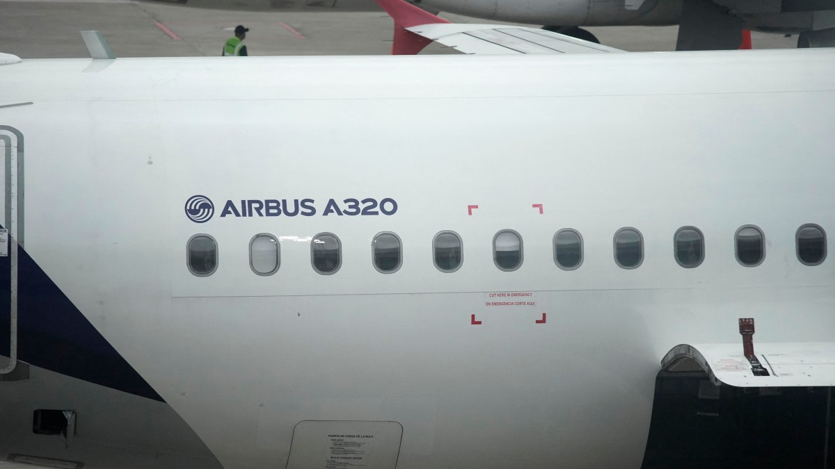 Zaradi možnih razpok bodo pregledali skoraj 2000 letal Airbus A320