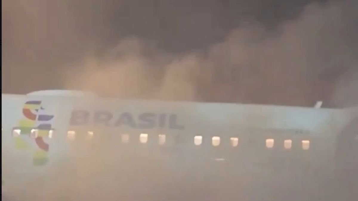  Video | Un equipo de carga de un Airbus A320 de Latam Airlines se incendió...