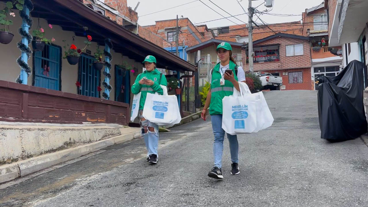 ¿Y si tu basura no fuera basura? Medellín demuestra cómo, con imanes y bolsas biodegradables, 7.000 hogares convierten residuos en oportunidades