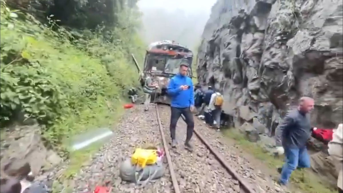 Choque de dos trenes en la vía férrea hacia Machu Picchu deja al menos un fallecido y una veintena de heridos