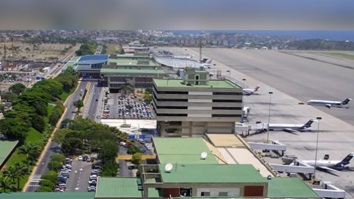 La odisea de más de 200 pasajeros de la ruta Cartagena-Madrid, atrapados en el Aeropuerto de Maiquetía (Venezuela) en un 'limbo' diplomático y técnico
