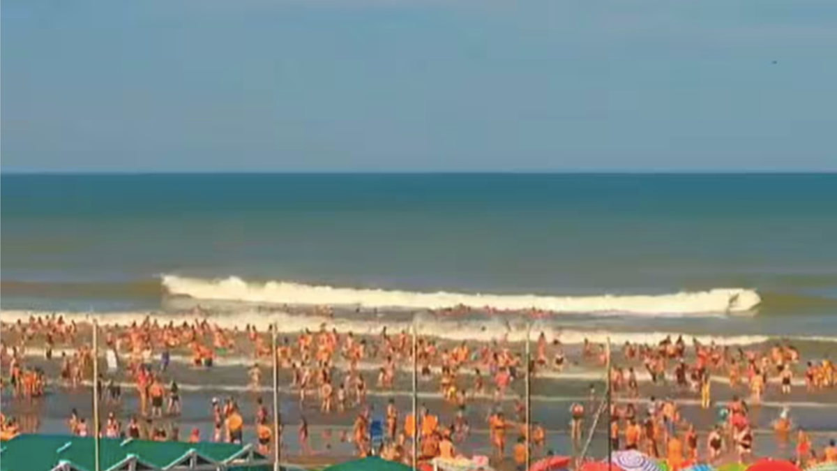 Ola gigante dejó un muerto y 35 heridos en una playa de Argentina