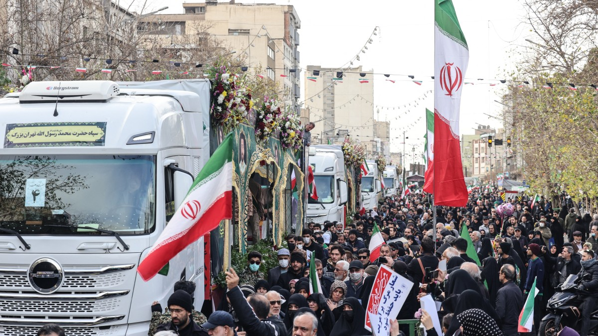 Irán lanza advertencia a Estados Unidos ante la llegada de un portaviones estadounidense a Medio Oriente