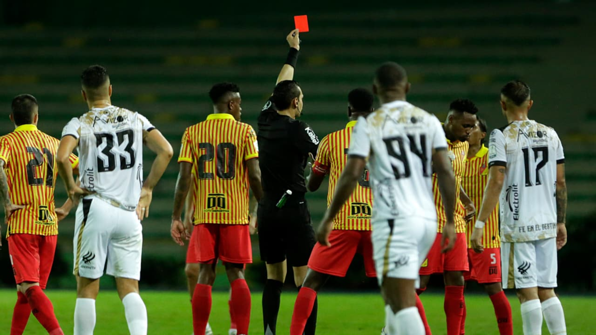 Los audios del VAR del primer escándalo arbitral del año en la Liga: ¿fue penalti en el partido Deportivo Pereira vs. Llaneros FC?