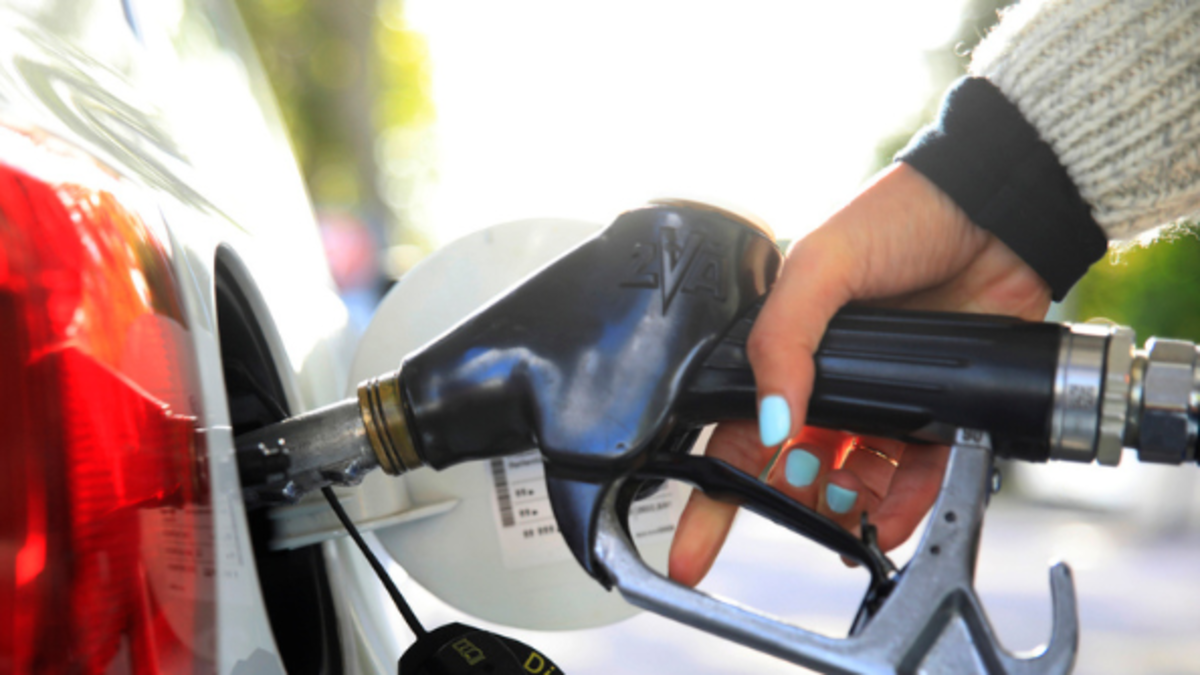 Ministerio de Hacienda anuncia la reducción del precio de galón de gasolina en Colombia para el mes febrero: esto se sabe