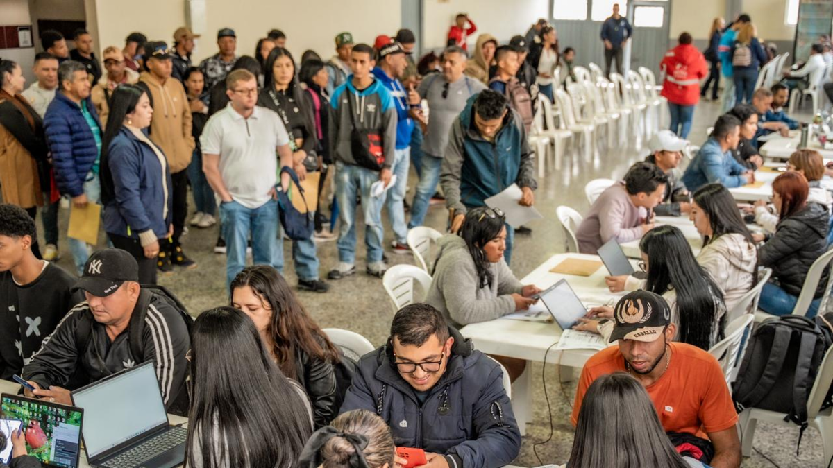 Cuentas Claras / Dos rumbos opuestos en el empleo