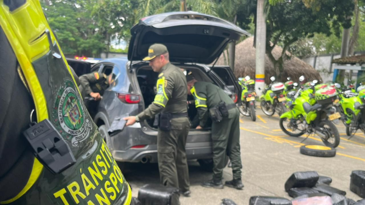 Persecución en la vía Cali-Andalucía culminó con la incautación de 730 kilos de marihuana tipo 'creepy' con destino a Medellín