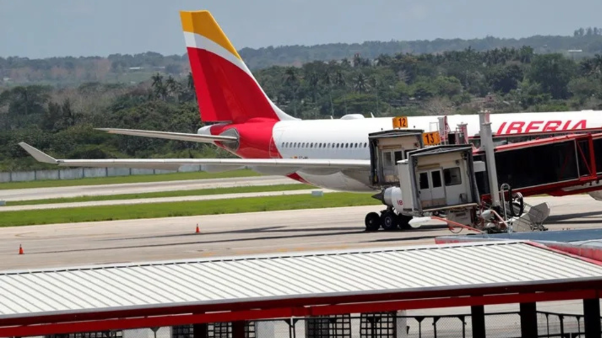 Cuba advierte a aerolíneas internacionales por falta de combustible para aviones en todos sus aeropuertos