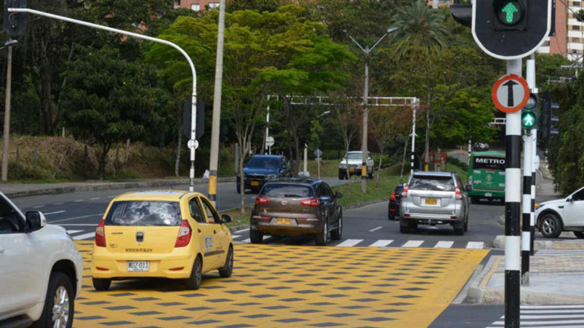 Medellín entra a la lista de las 15 ciudades con peor congestión vehicular del mundo: hasta 153 horas al año perdidas en trancones