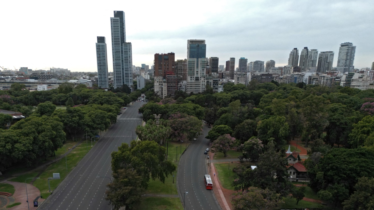 Trenes, vuelos y buses paralizados en Argentina durante la huelga general contra la reforma laboral de Javier Milei