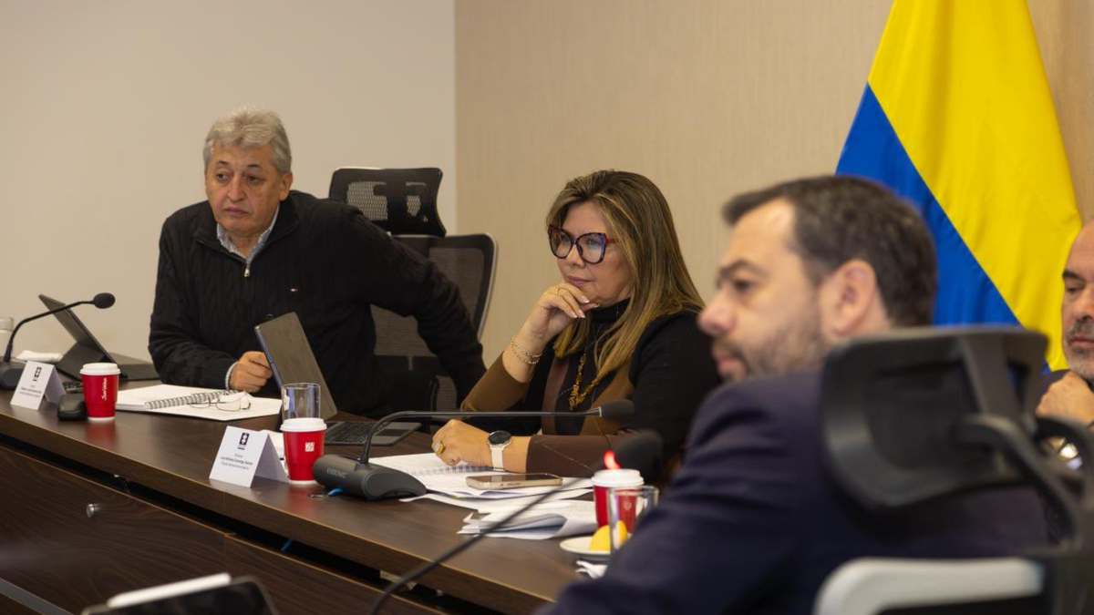 Savcı Luz A. Camargo ile Belediye Başkanı Galán arasında suçüstü yakalanan ve serbest kalan kişilerle ilgili görüşmenin dengesi