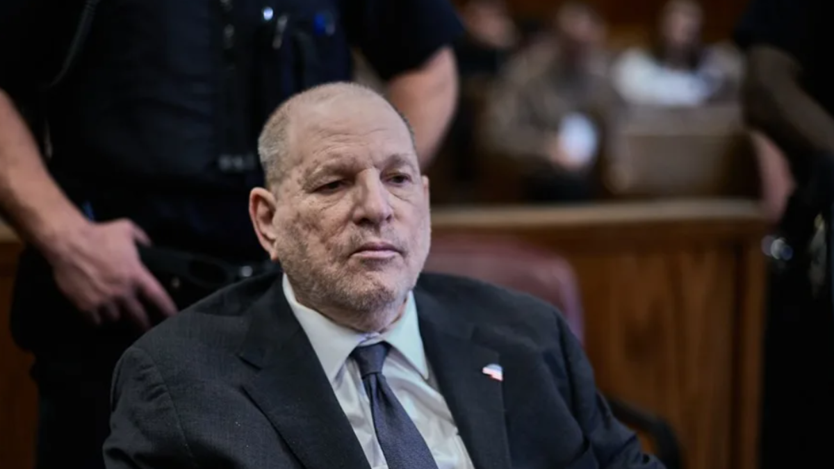 Juez de Nueva York declara nulo el nuevo juicio contra el exproductor de cine Harvey Weinstein