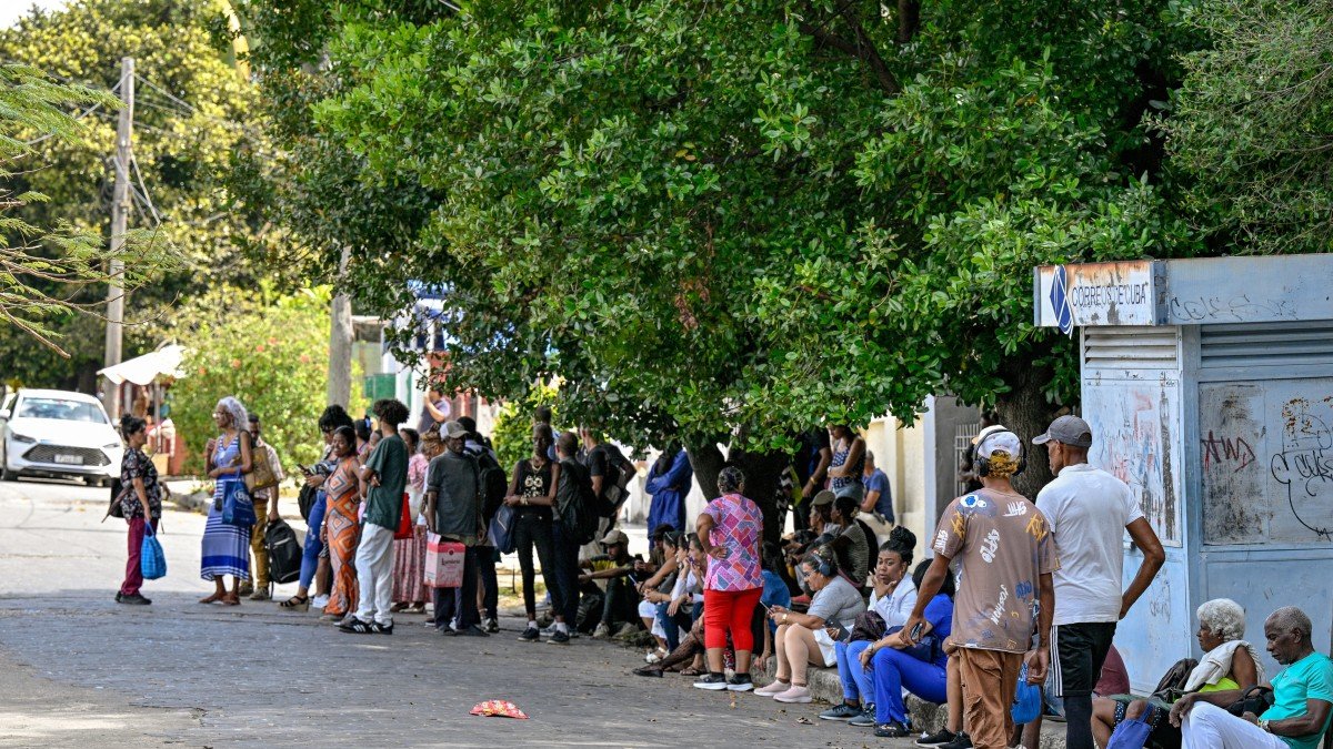 Miguel D&iacute;az-Canel reconoci&oacute; que la vida cotidiana en Cuba 'duele' por la crisis humanitaria