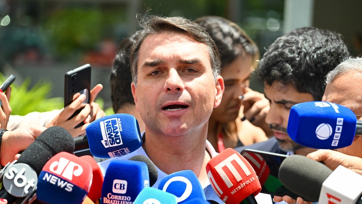 Flávio Bolsonaro reivindica el legado de su padre al lanzar su candidatura a la presidencia de Brasil