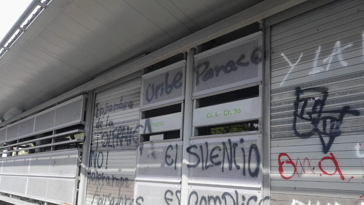 Vandalizan cinco estaciones del MIO en nueva marcha de estudiantes de Univalle: el día anterior había sido dañada otra estación en el sur de Cali